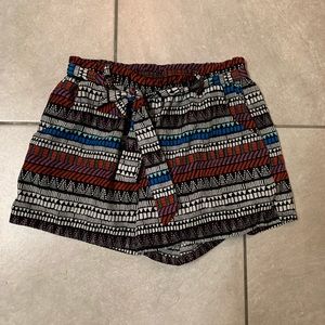 High waisted pattern shorts with tie